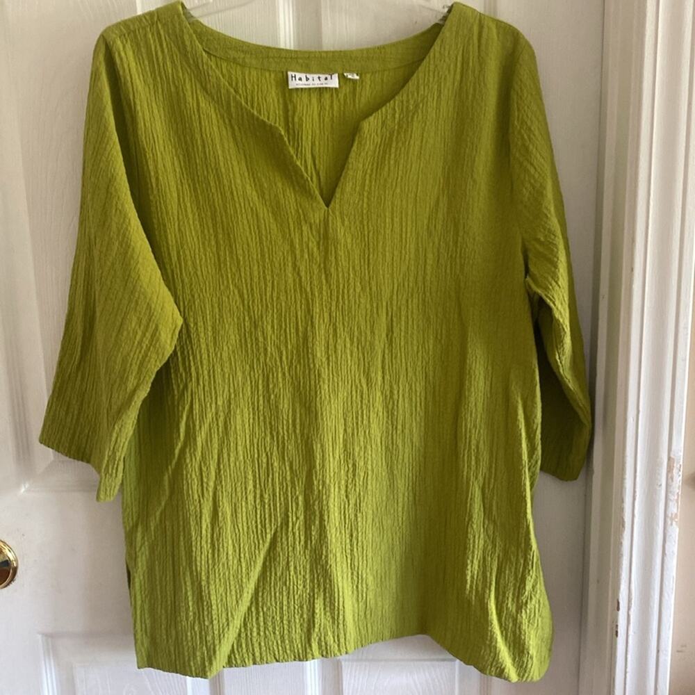 Habitat women’s size medium green slip over top
